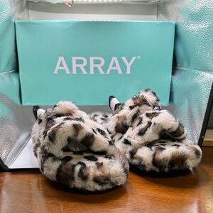Array Shayla Snow Leopard Faux Fur Slippers NWB Sz 9 creme brown black slingback